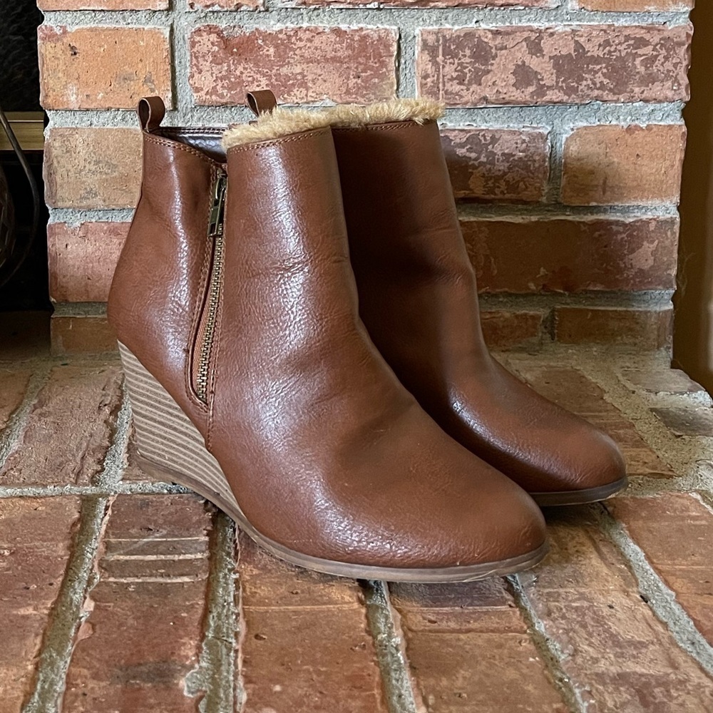 Sugar Hellon Brown Wedge Booties